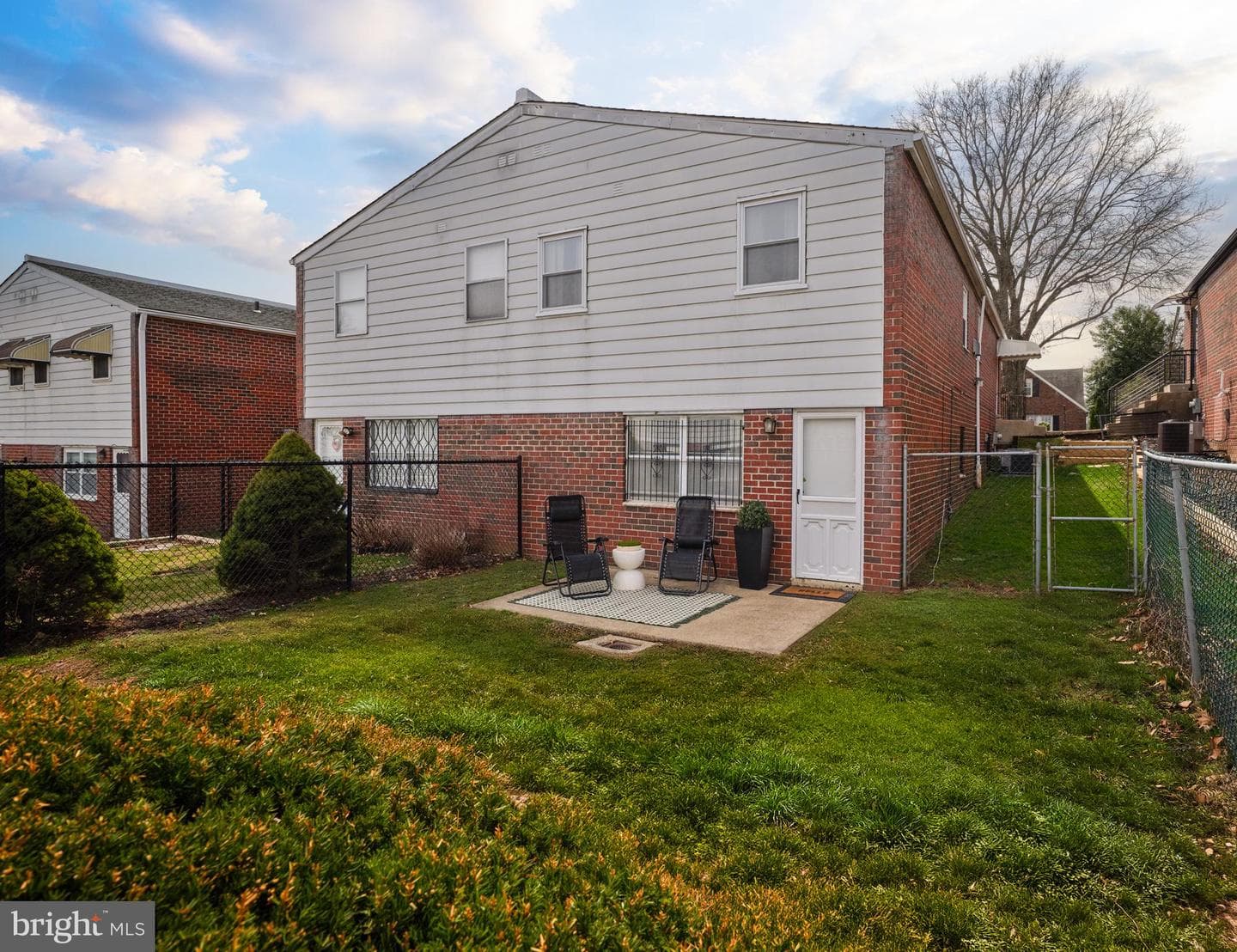 529 Strahle Street photo 3