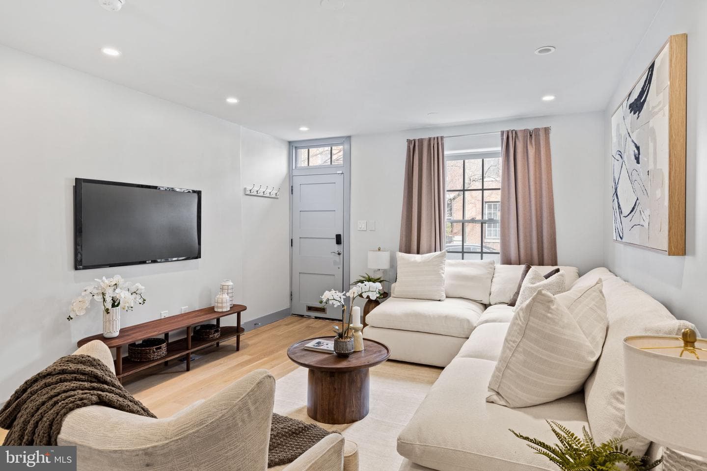 2426 Pine Street photo 3