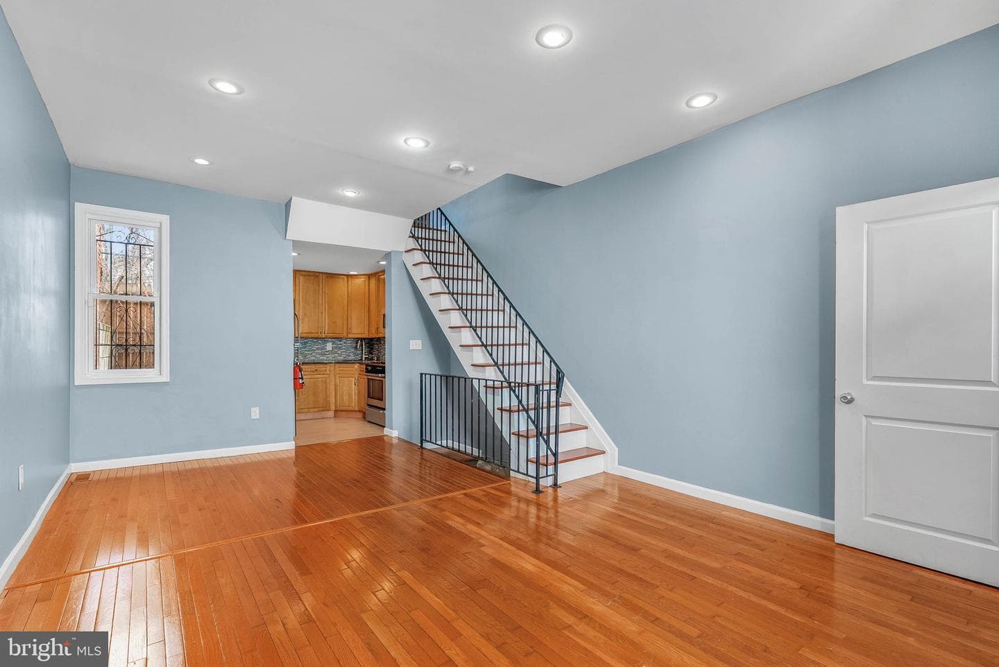 1824 W Wilt Street photo 2