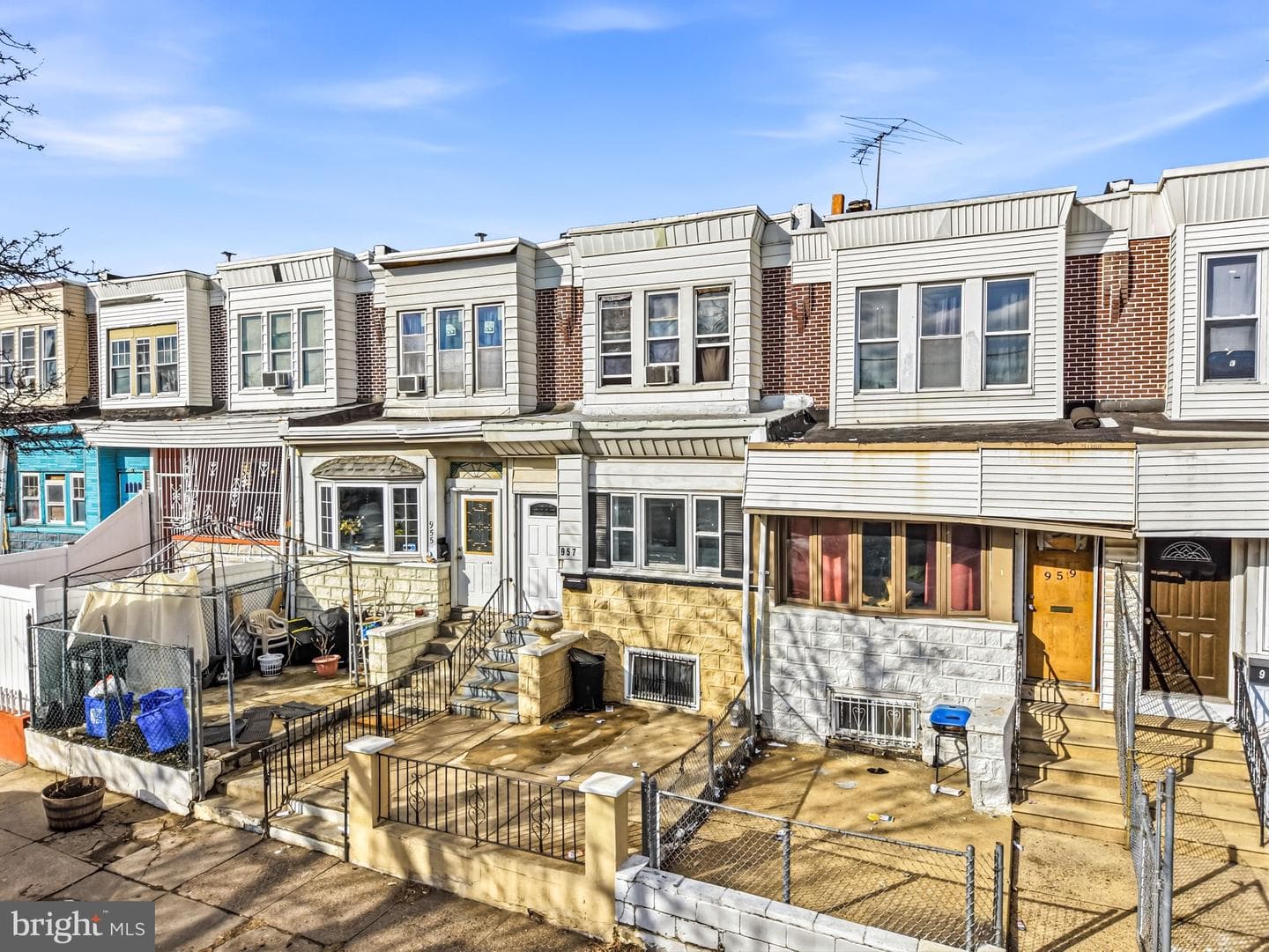 957 E Ontario Street photo 1