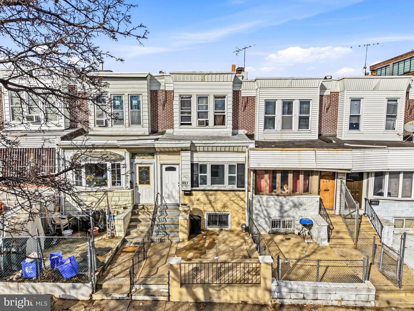 957 E Ontario Street photo 3