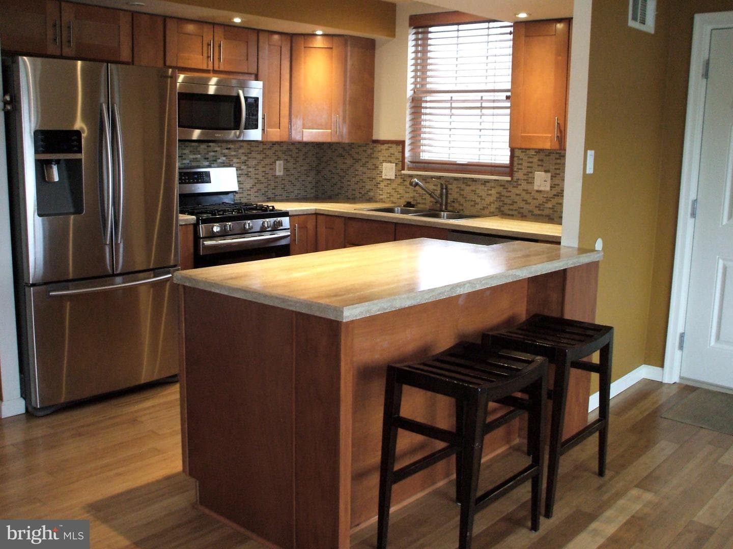 1608 Strahle Street photo 8