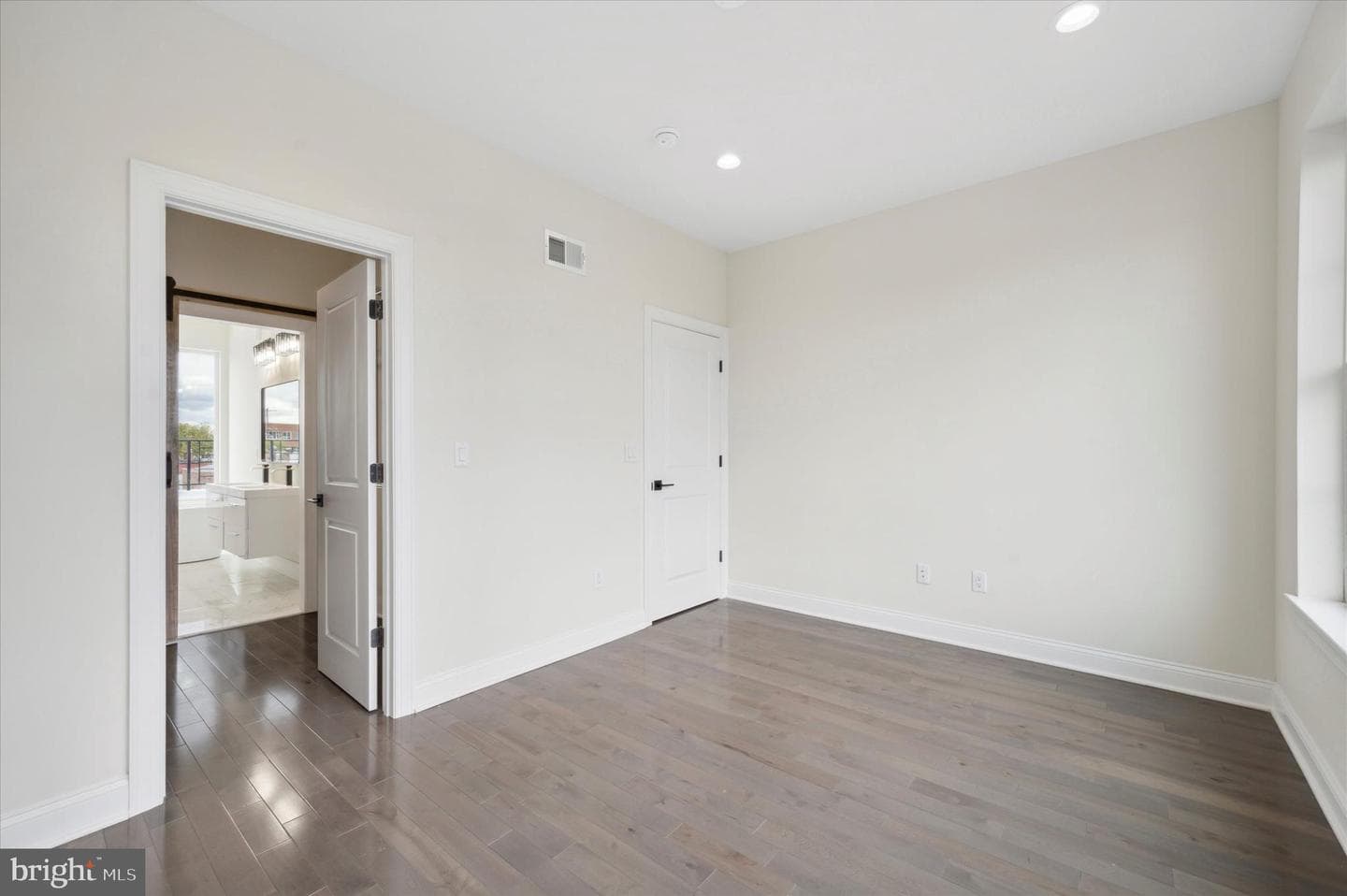 1543 S 31st Street photo 29