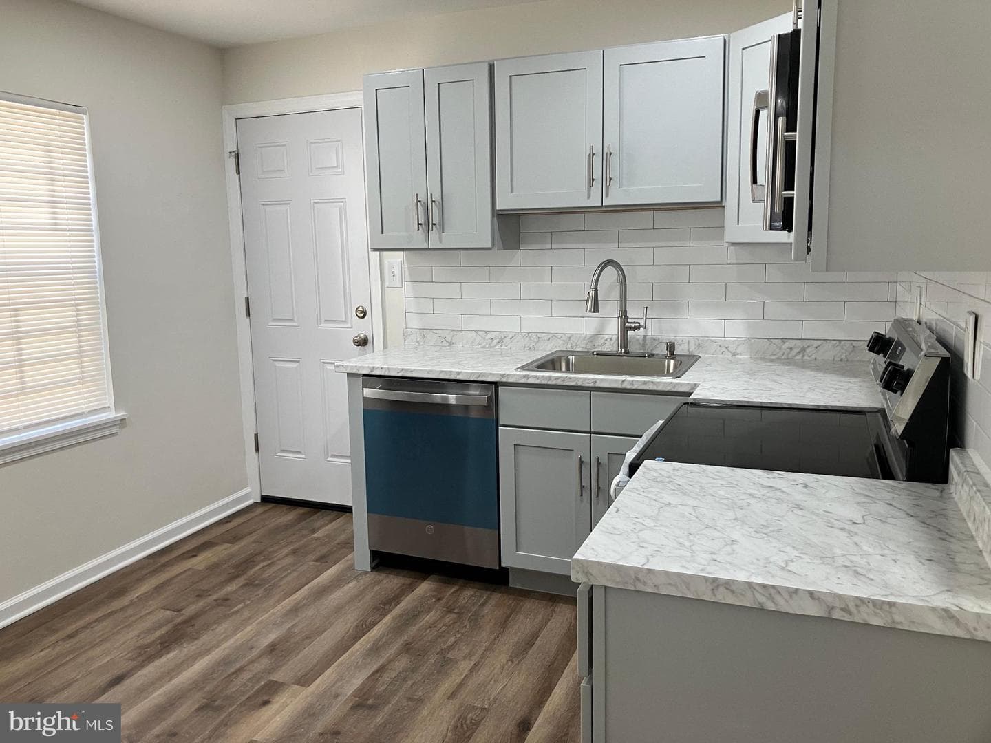 1707 N Croskey Street photo 7