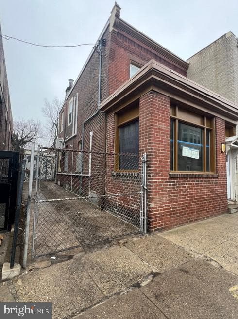 1534 Overington Street photo 3