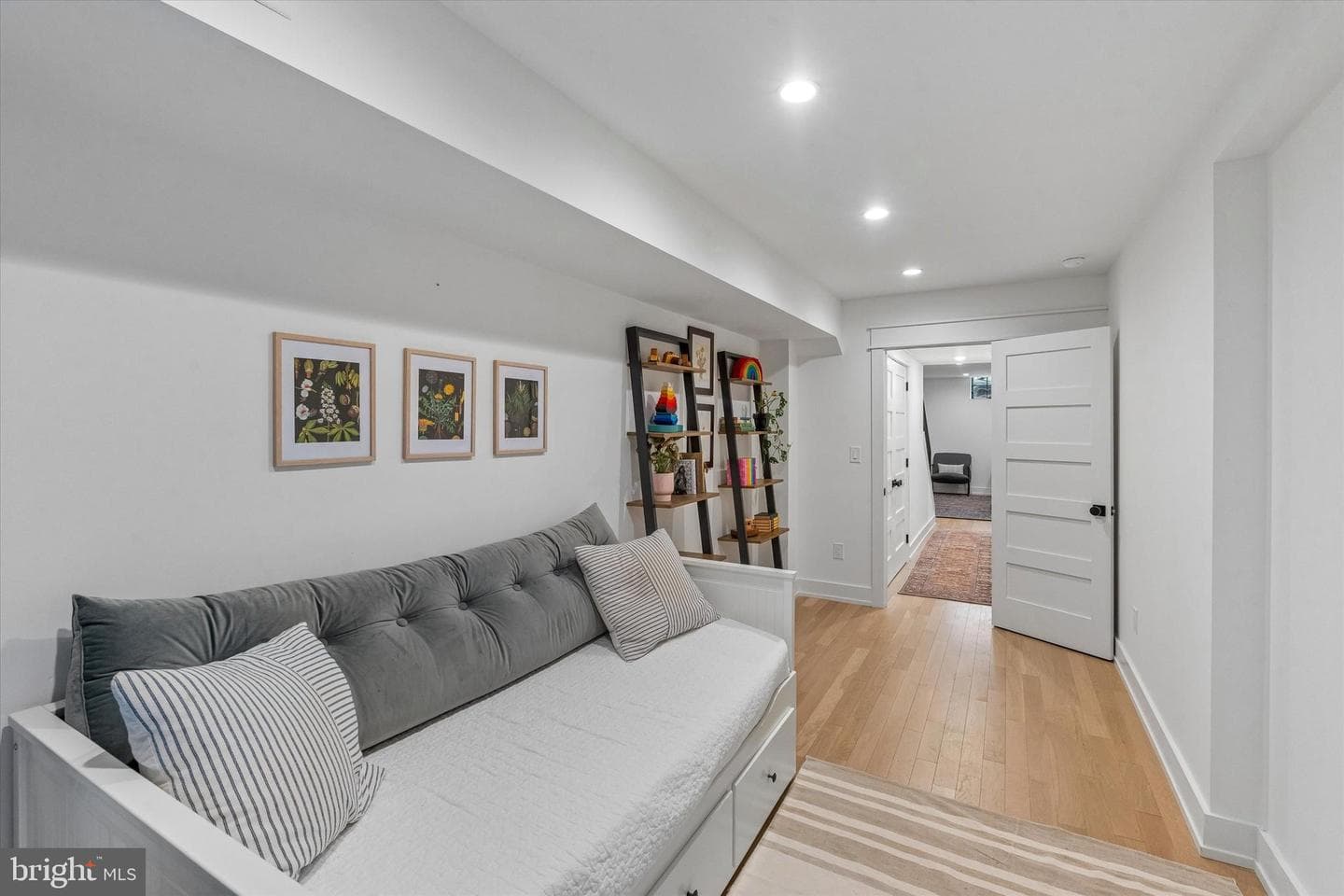 617 S Bambrey Street photo 35