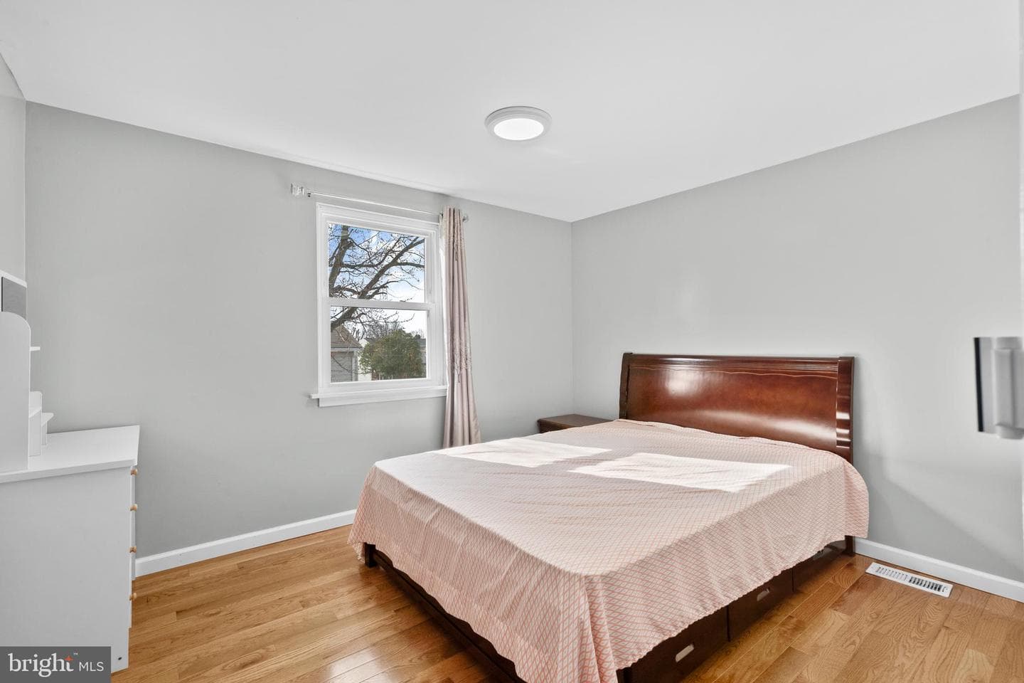 1877 Sanford Street photo 11