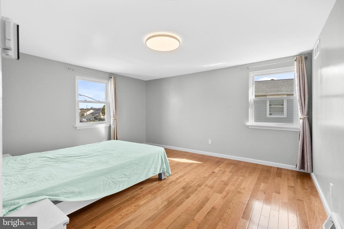 1877 Sanford Street photo 14