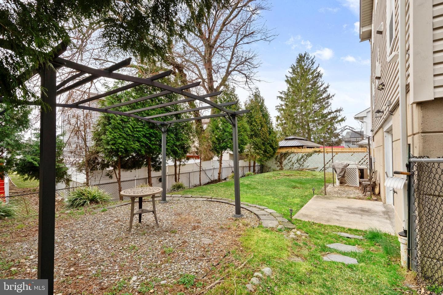 1877 Sanford Street photo 25
