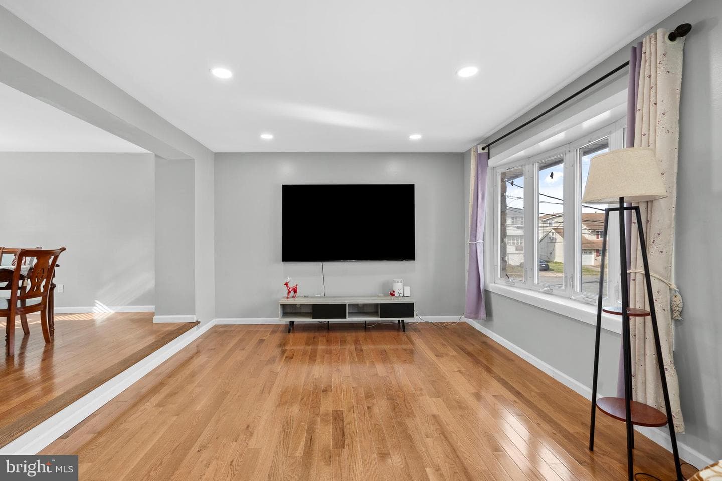 1877 Sanford Street photo 4