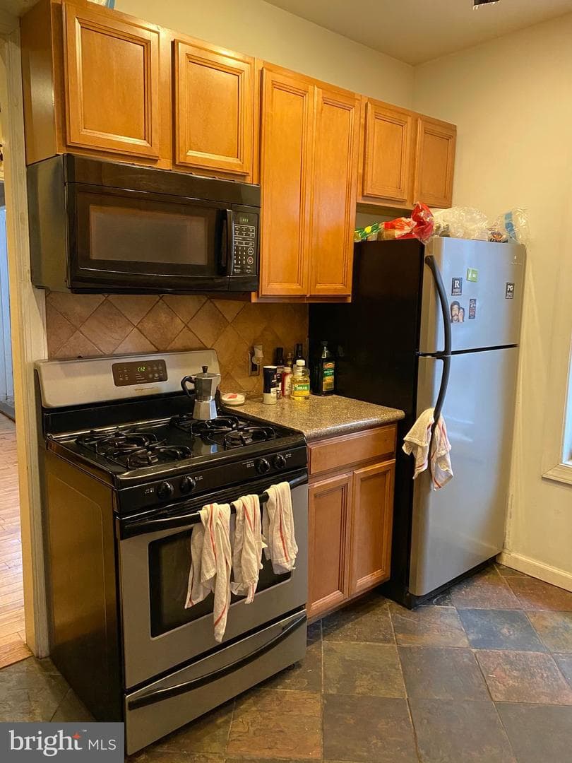 3212 Winter Street photo 2