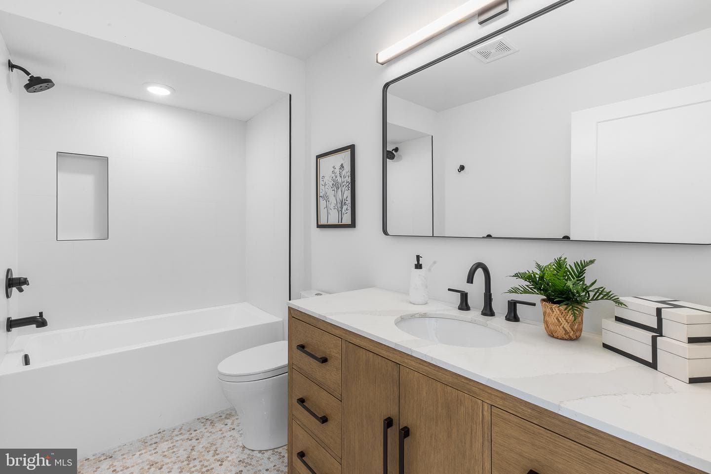 132 W Allen Street photo 19