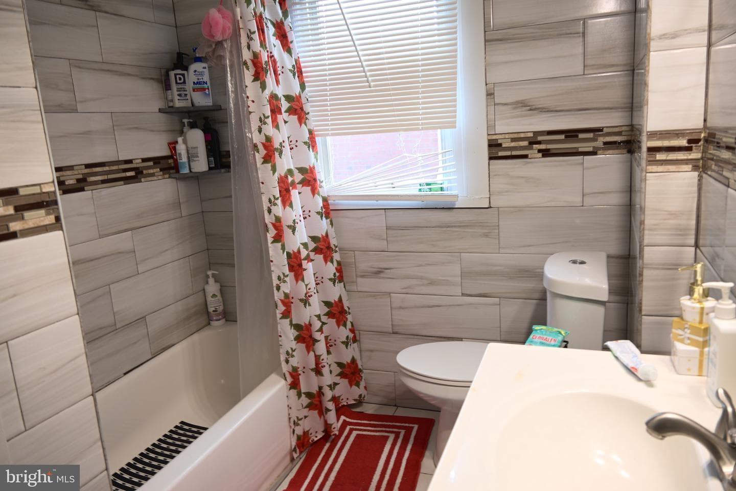 7476 Oxford Avenue photo 11