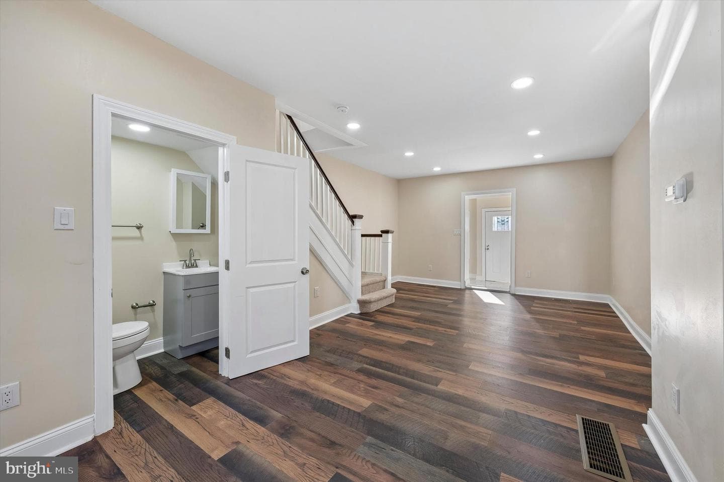 5537 Malcolm Street photo 10