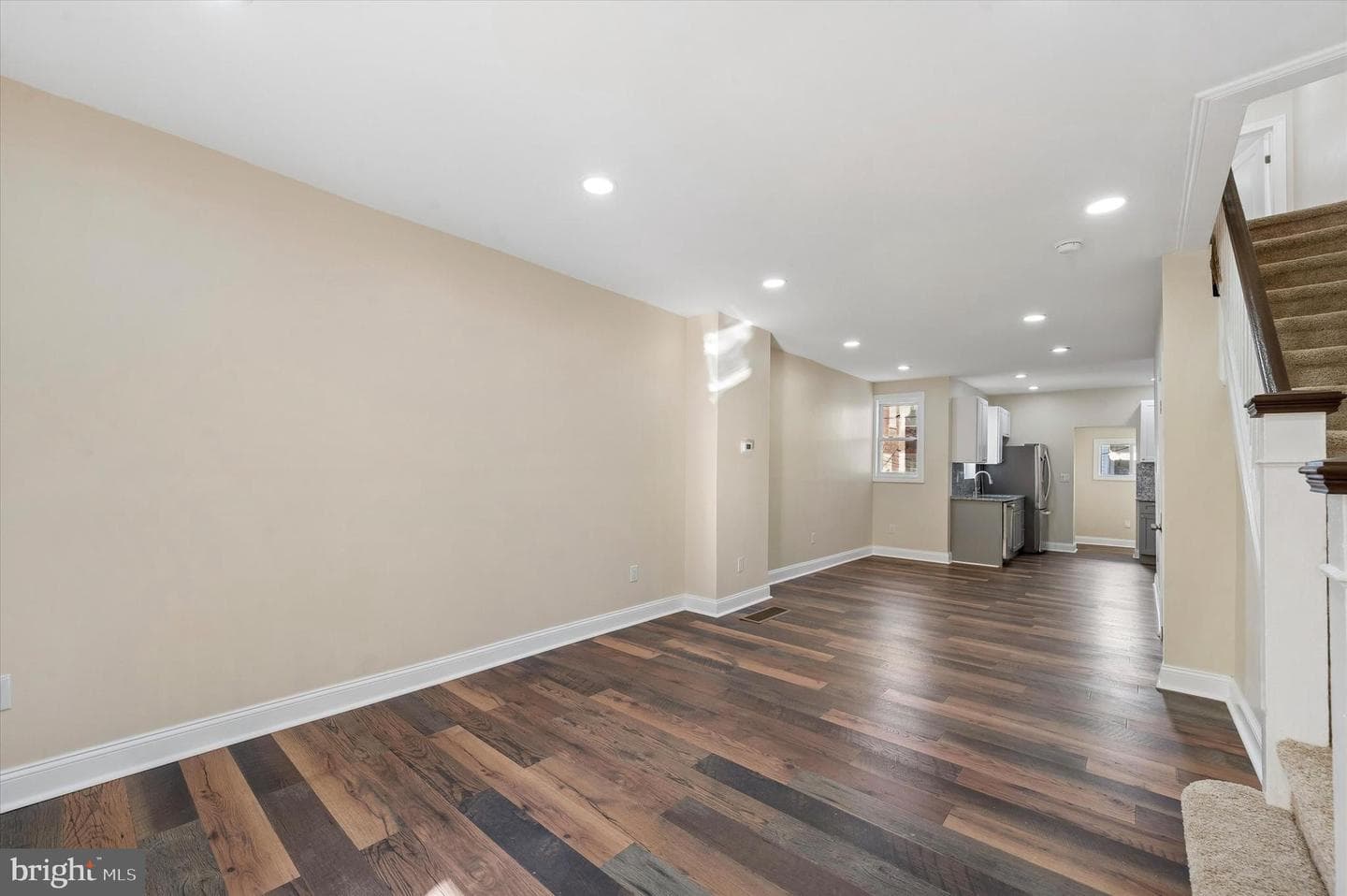 5537 Malcolm Street photo 4