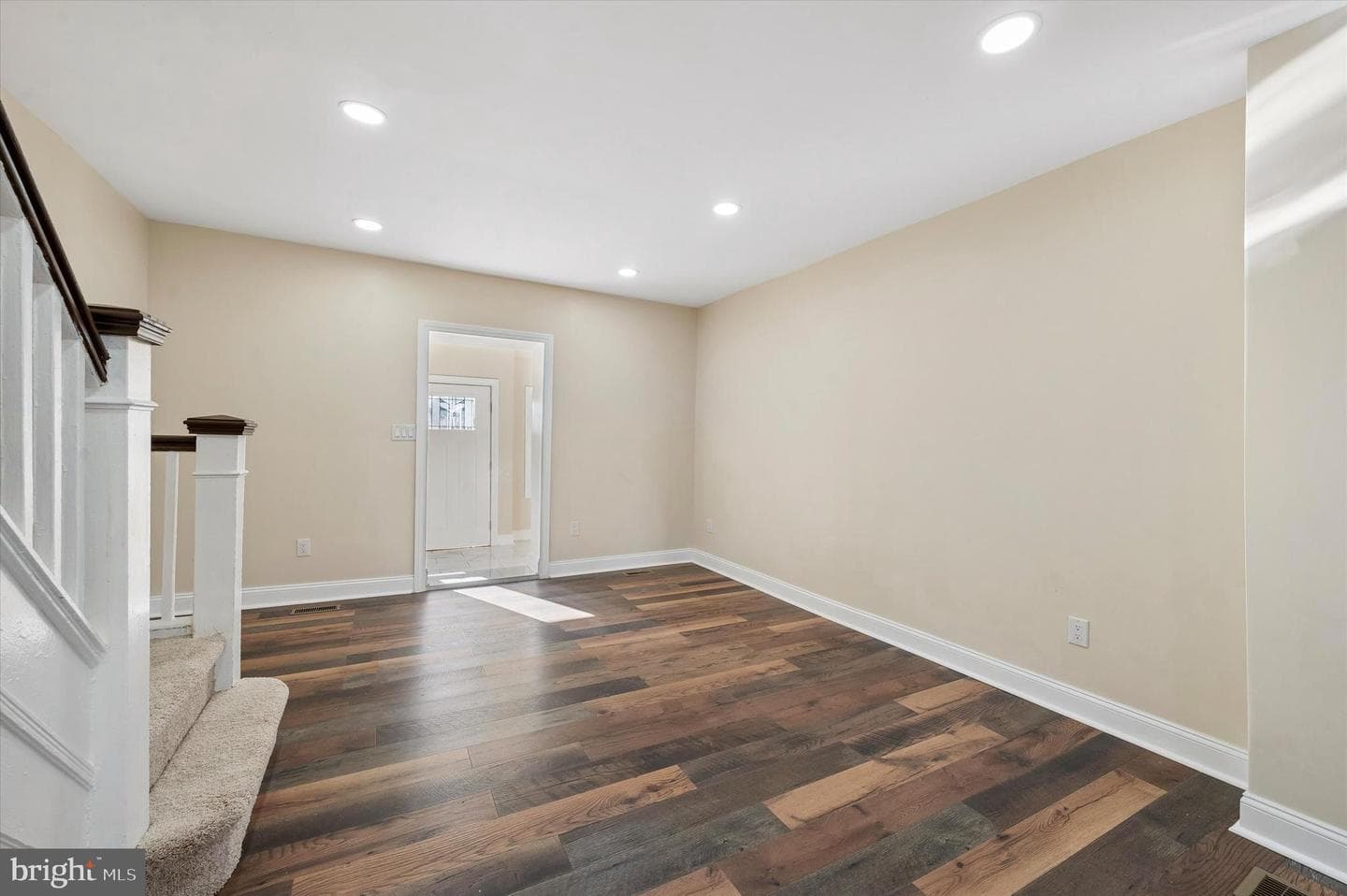5537 Malcolm Street photo 5