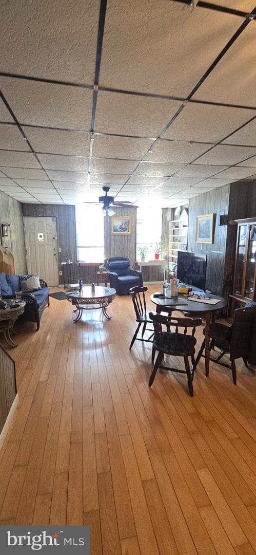 2619 E Hagert Street photo 19