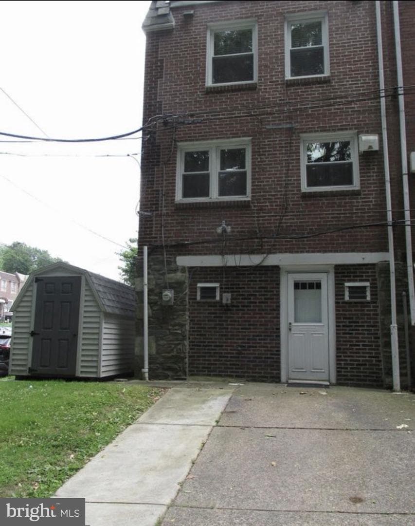 6190 Newtown Avenue photo 28