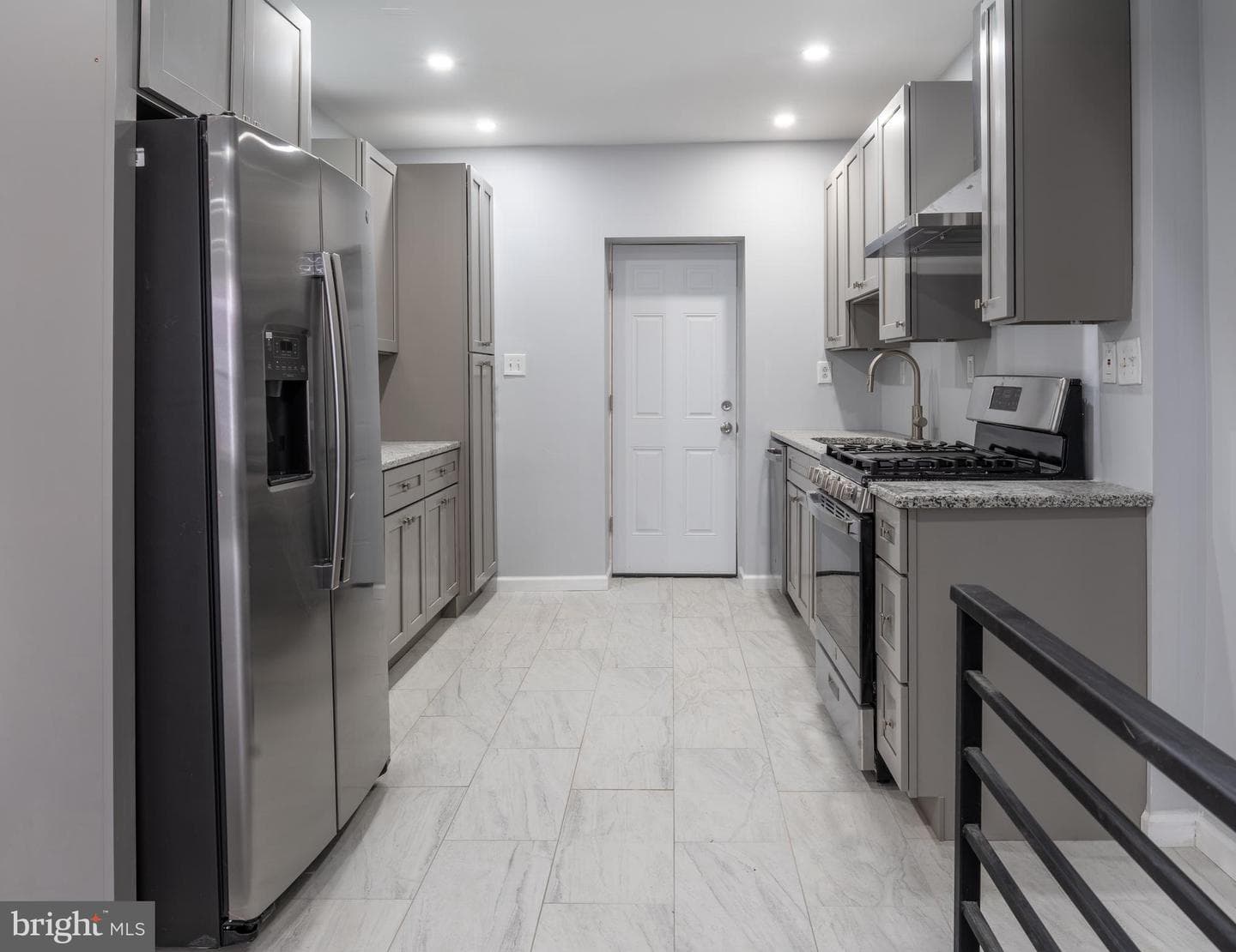 2323 Moore Street photo 5