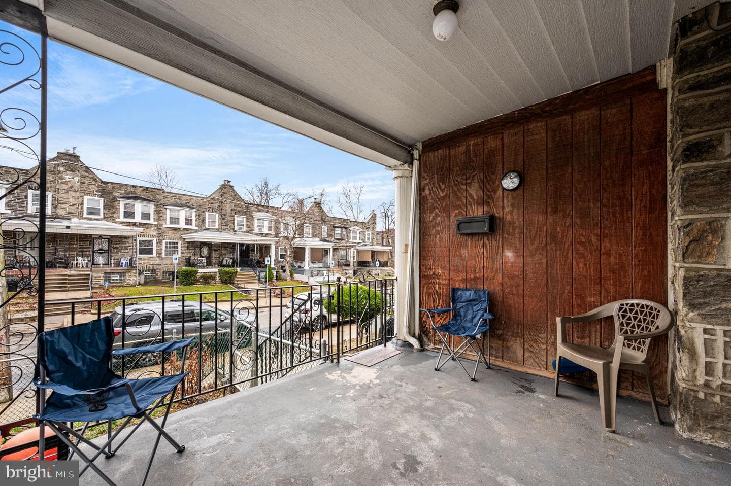 1127 Overington Street photo 3