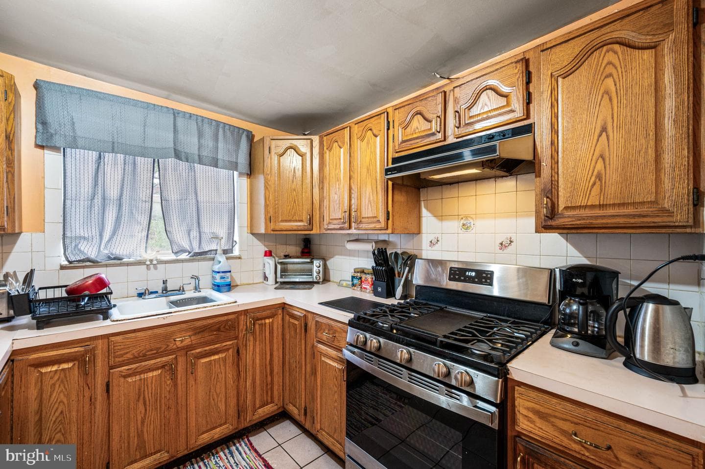 1127 Overington Street photo 8