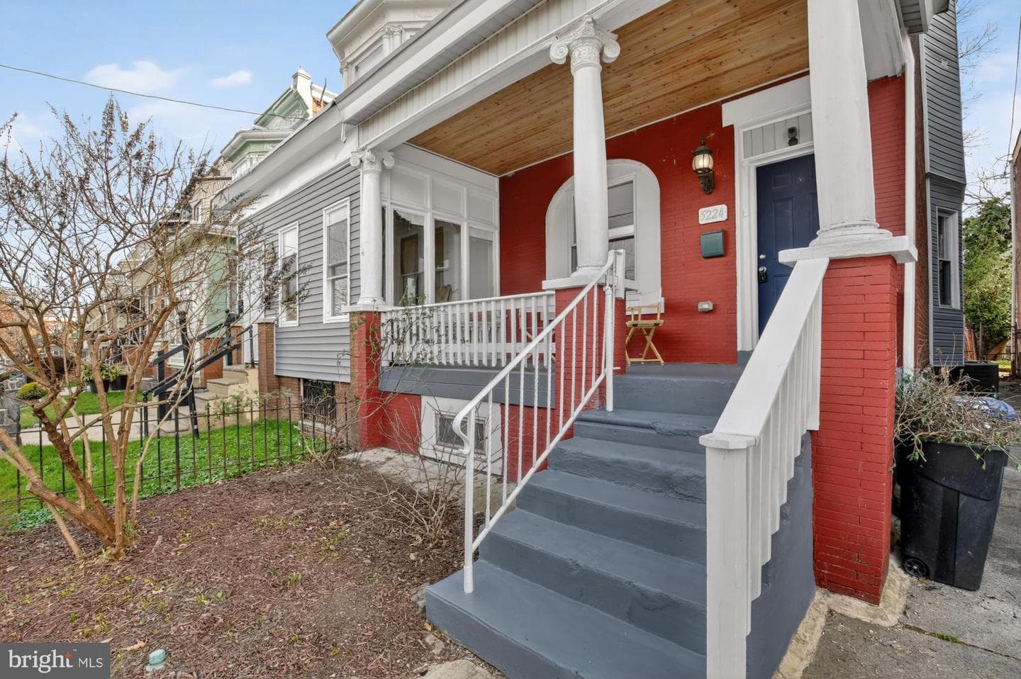 5224 Catharine Street photo 2