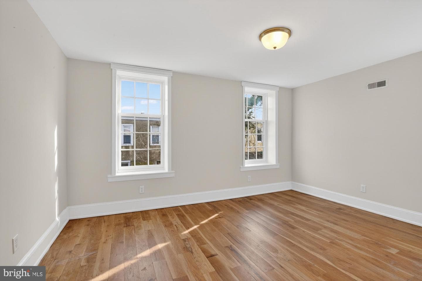5224 Catharine Street photo 32