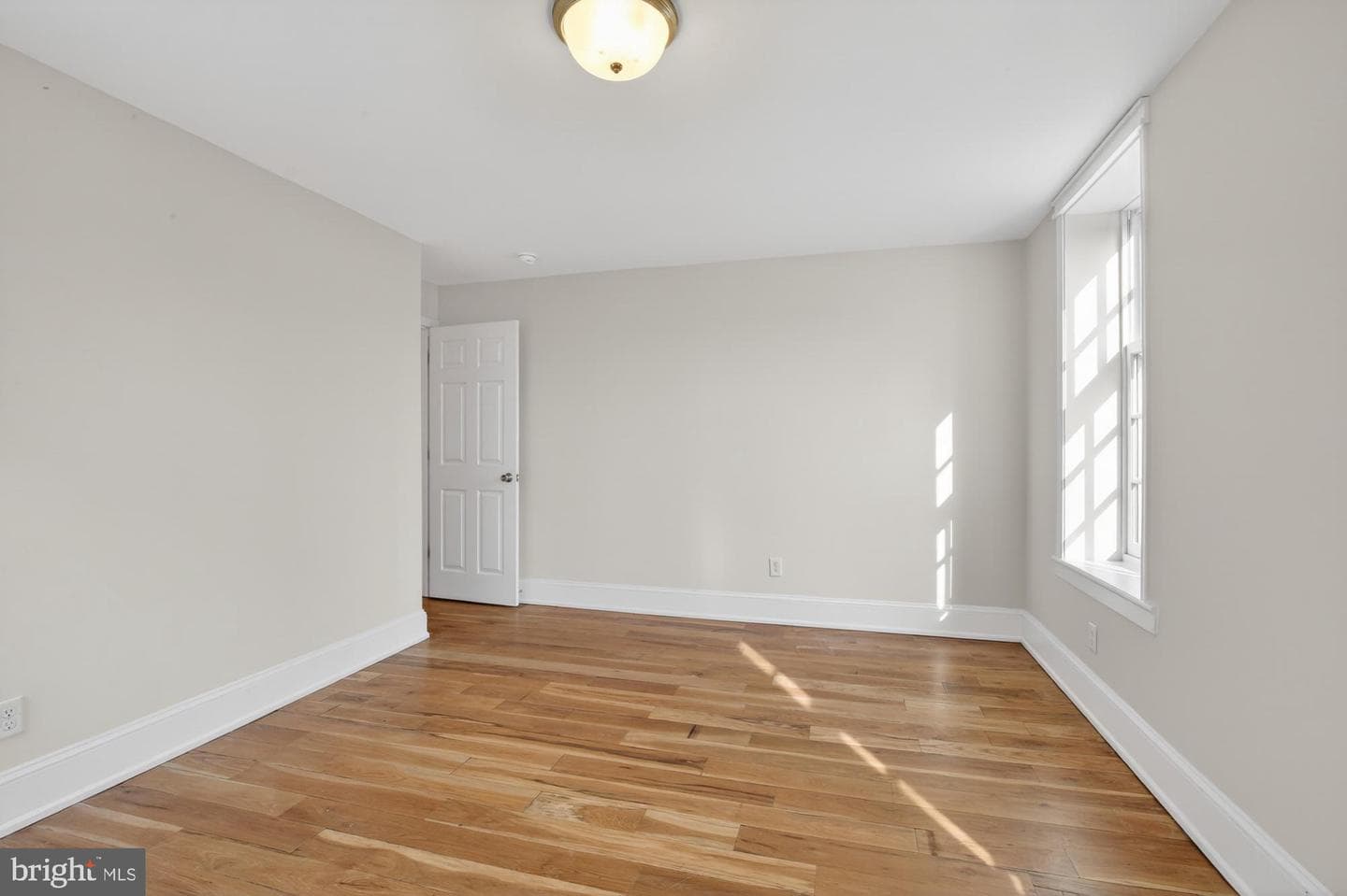 5224 Catharine Street photo 34