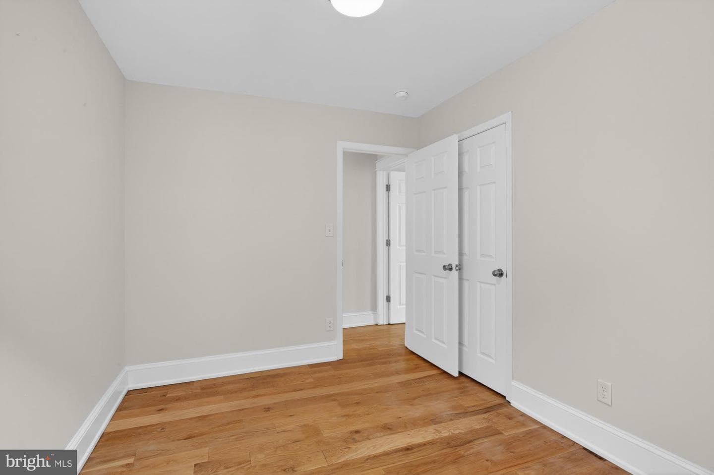 5224 Catharine Street photo 36