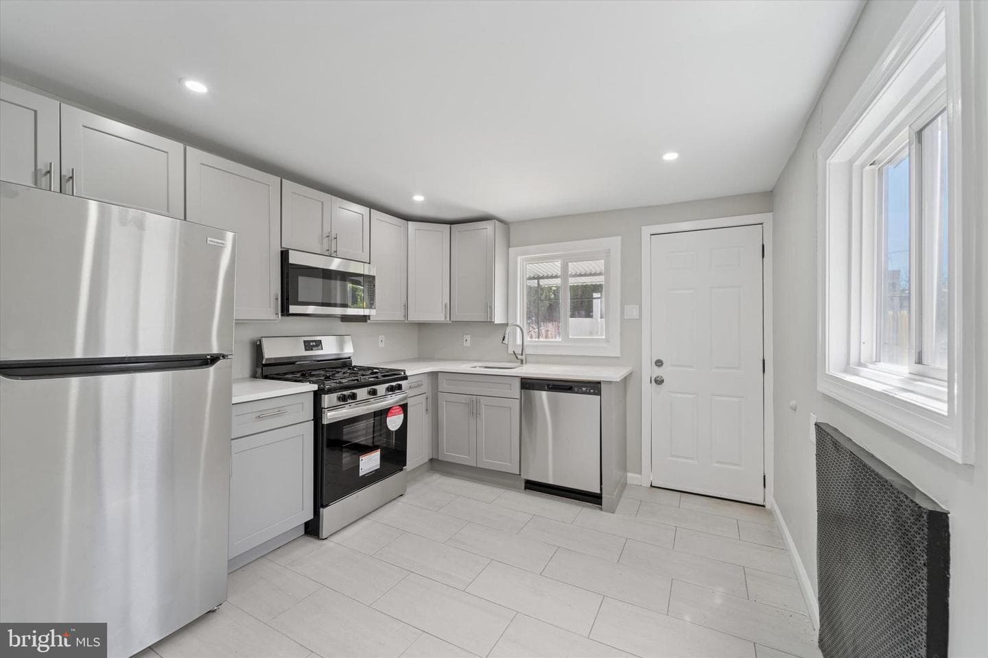 2865 Jasper Street photo 5