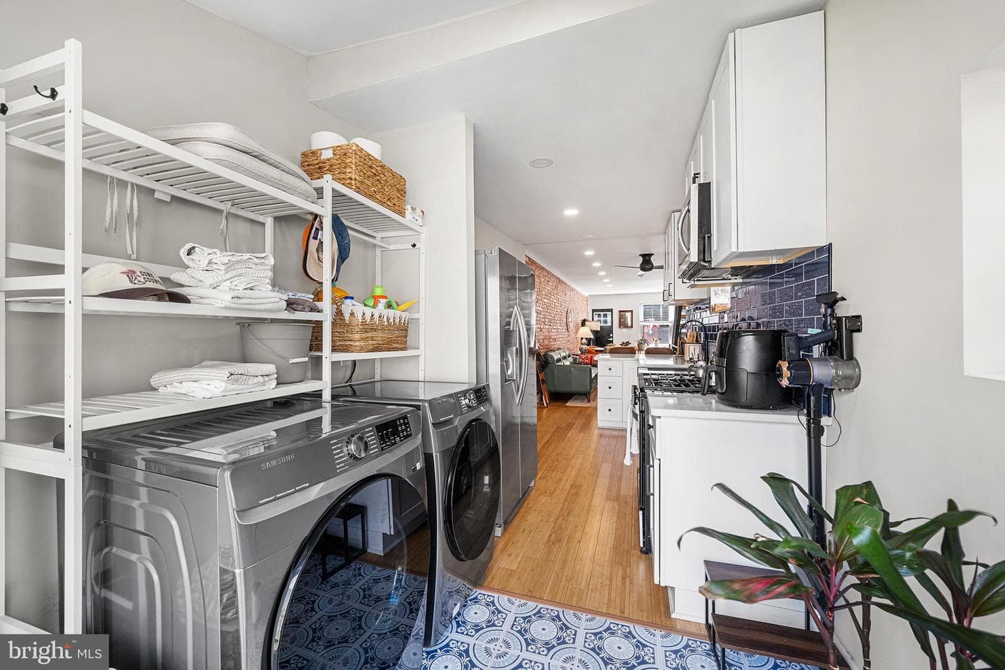 2037 E Fletcher Street photo 16