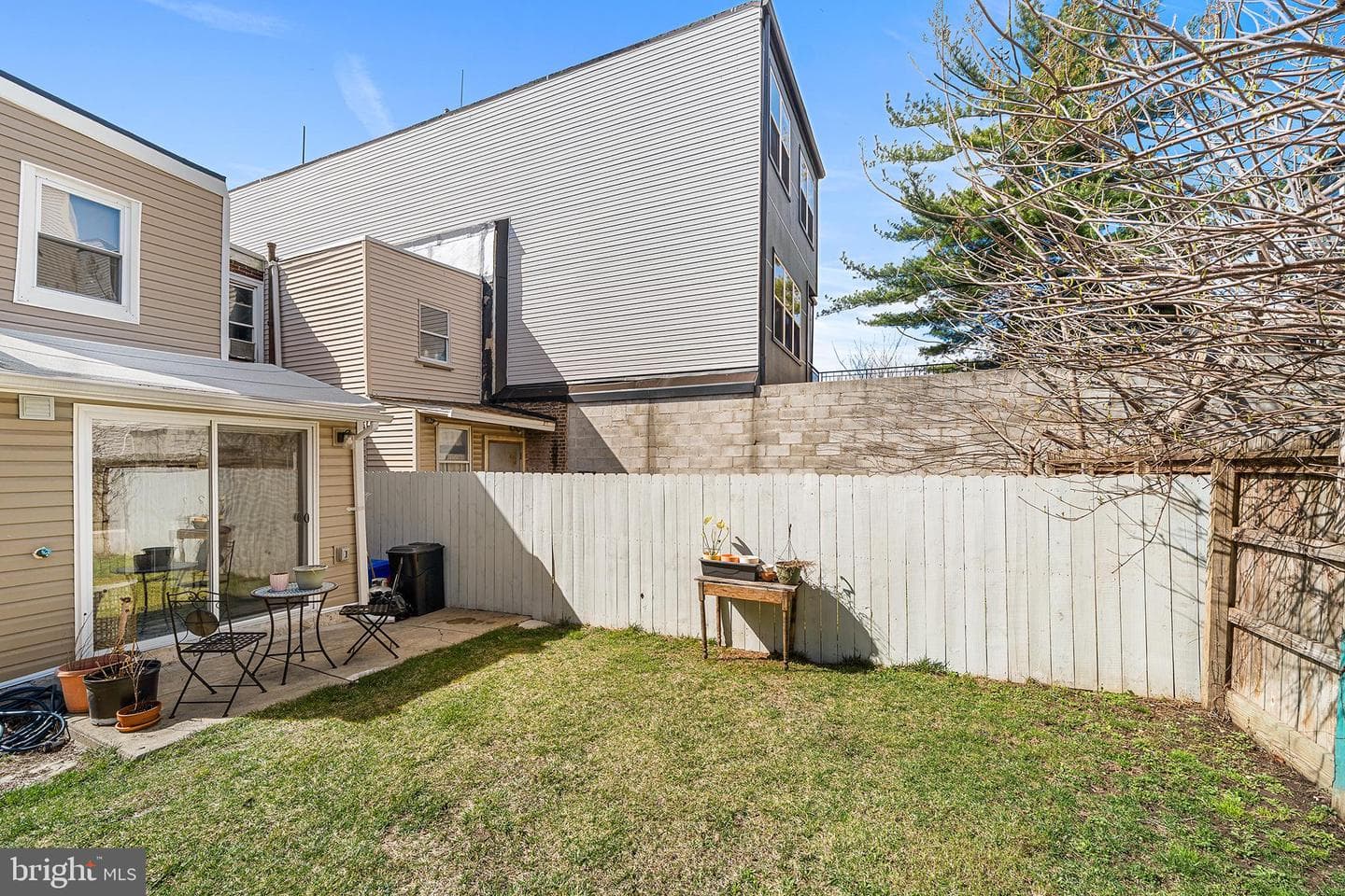 2037 E Fletcher Street photo 18
