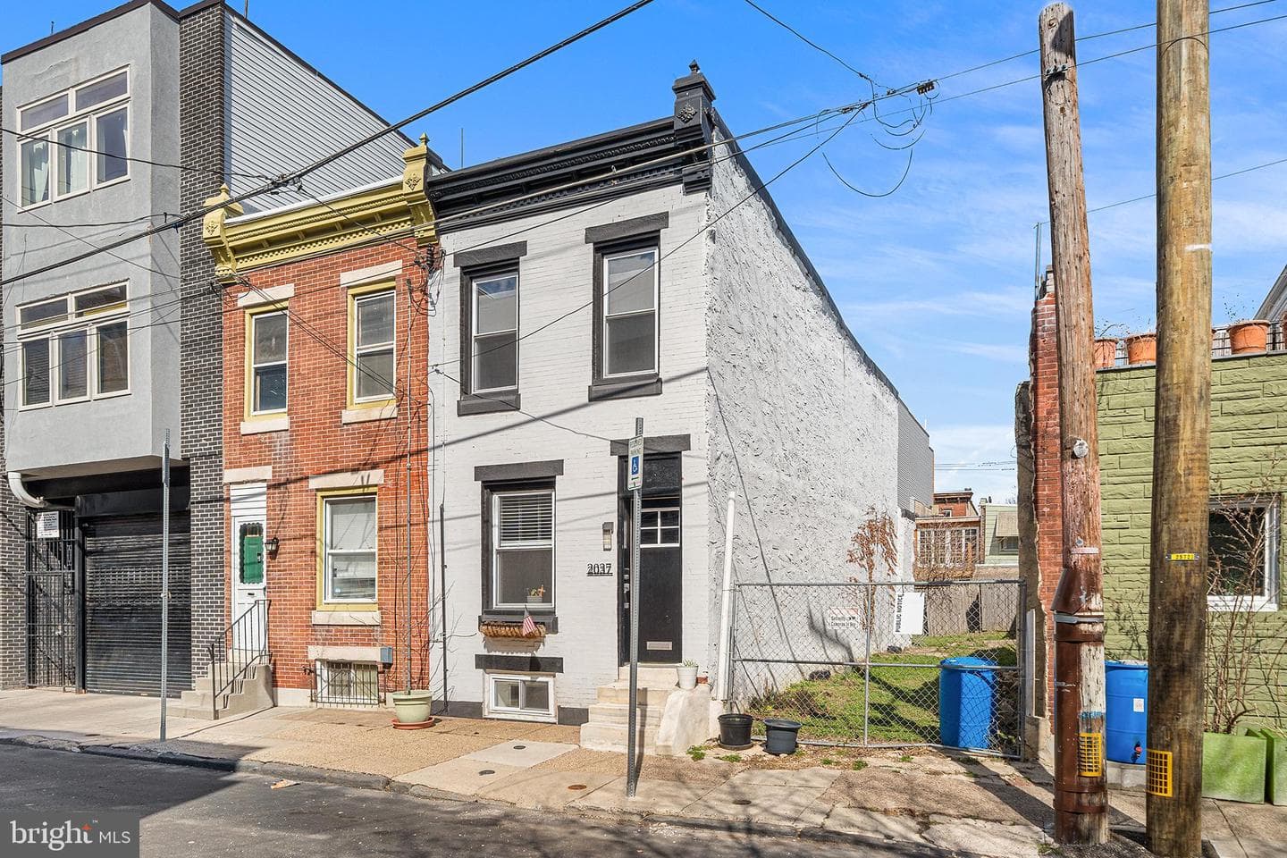 2037 E Fletcher Street photo 2