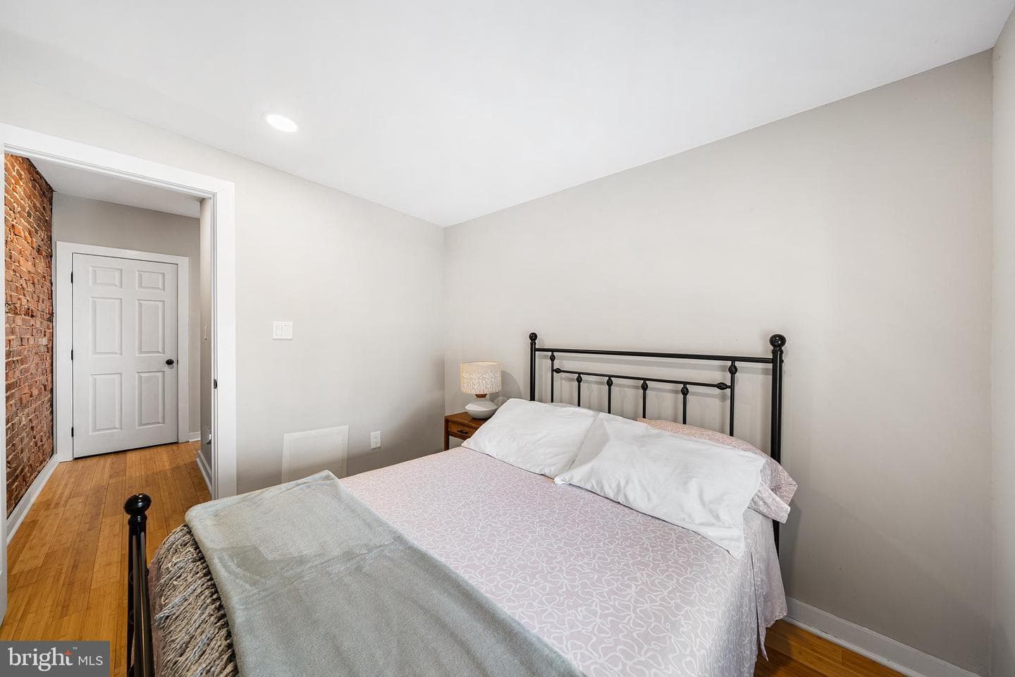2037 E Fletcher Street photo 24