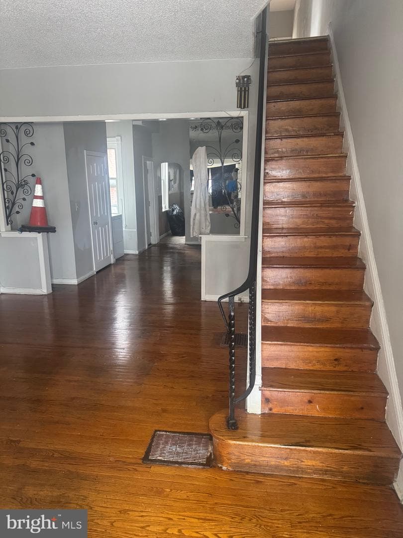 5552 Master Street photo 3