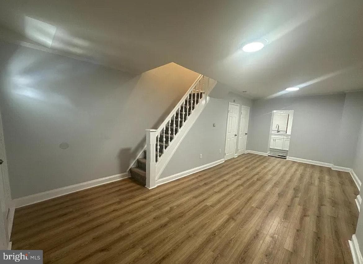 667 E Thayer Street photo 2
