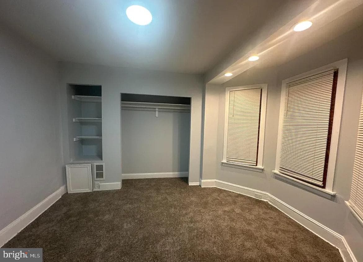 667 E Thayer Street photo 3