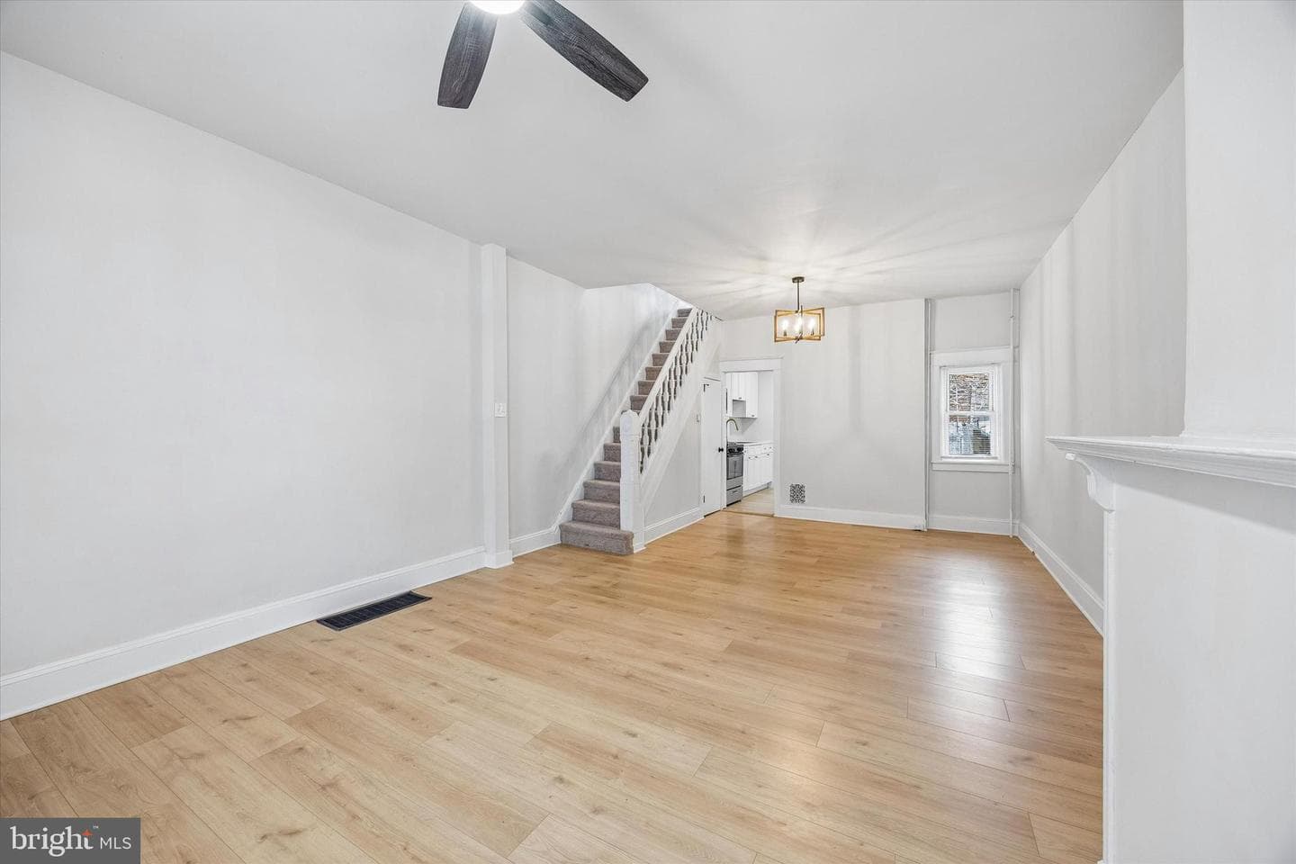 2132 S Simpson Street photo 3