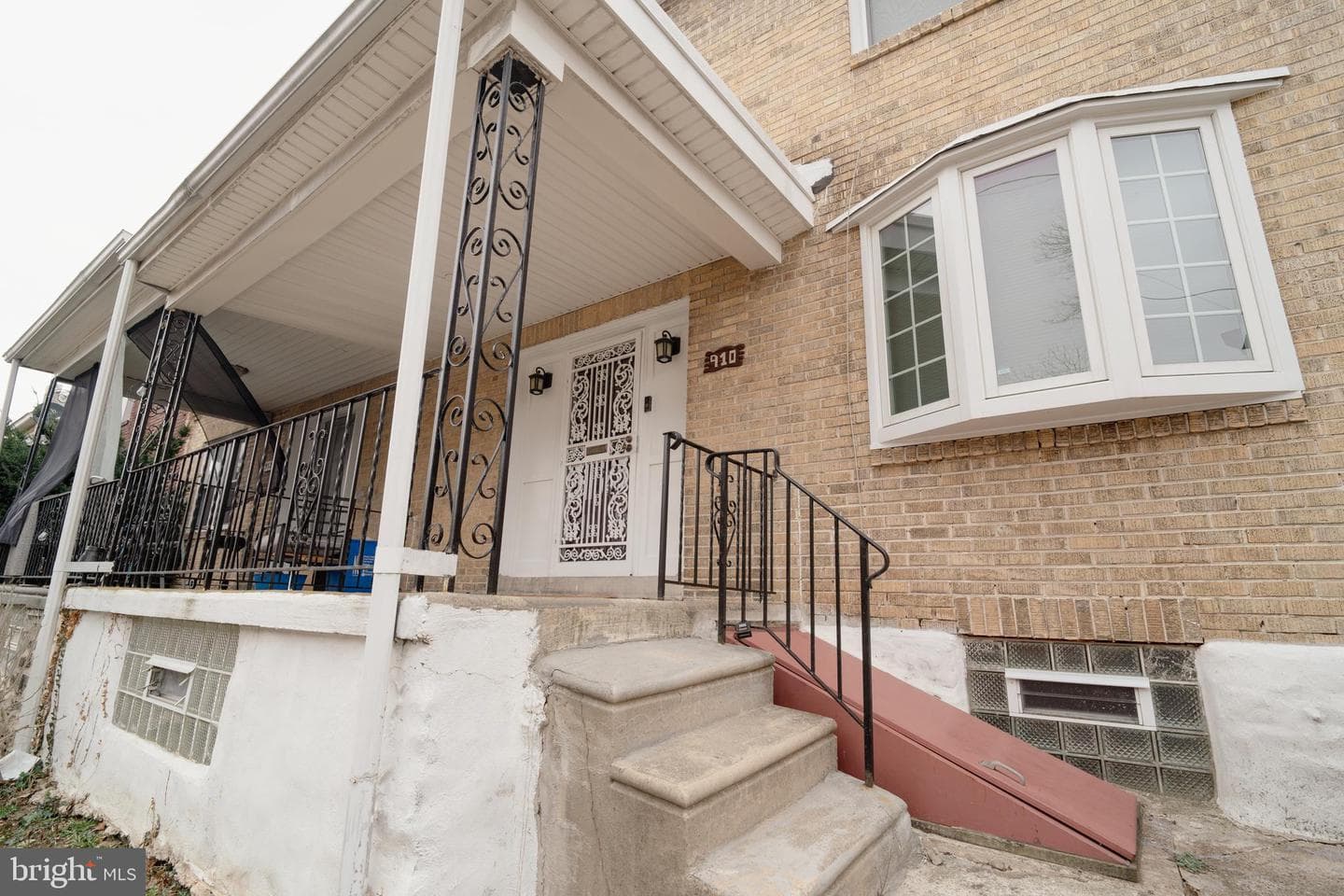 910 E Stafford Street photo 2