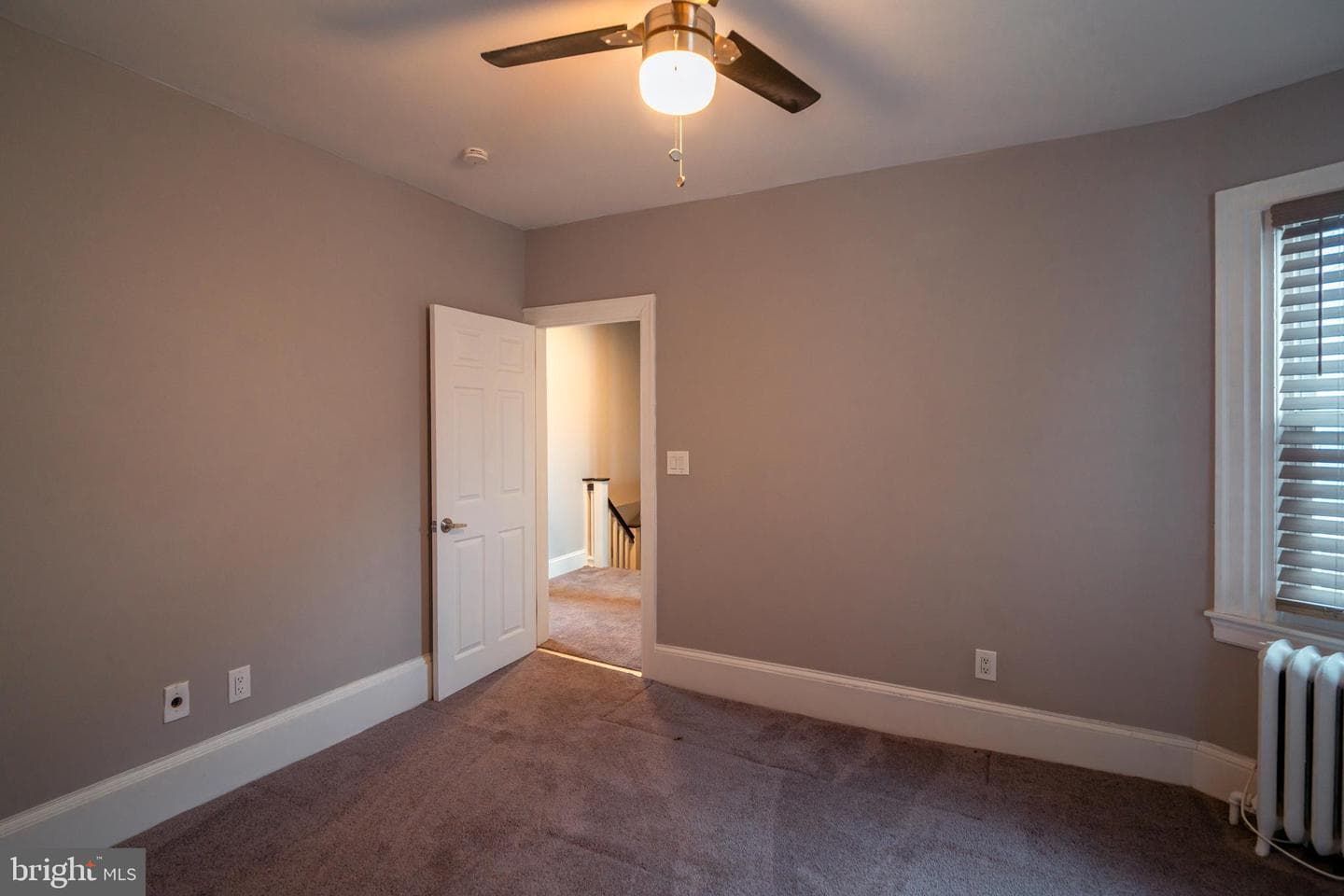 910 E Stafford Street photo 29
