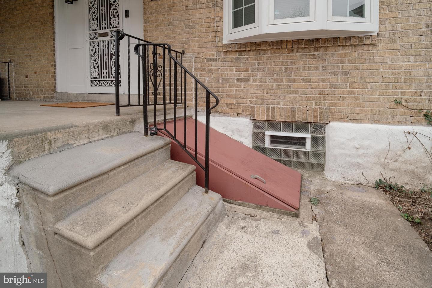 910 E Stafford Street photo 3