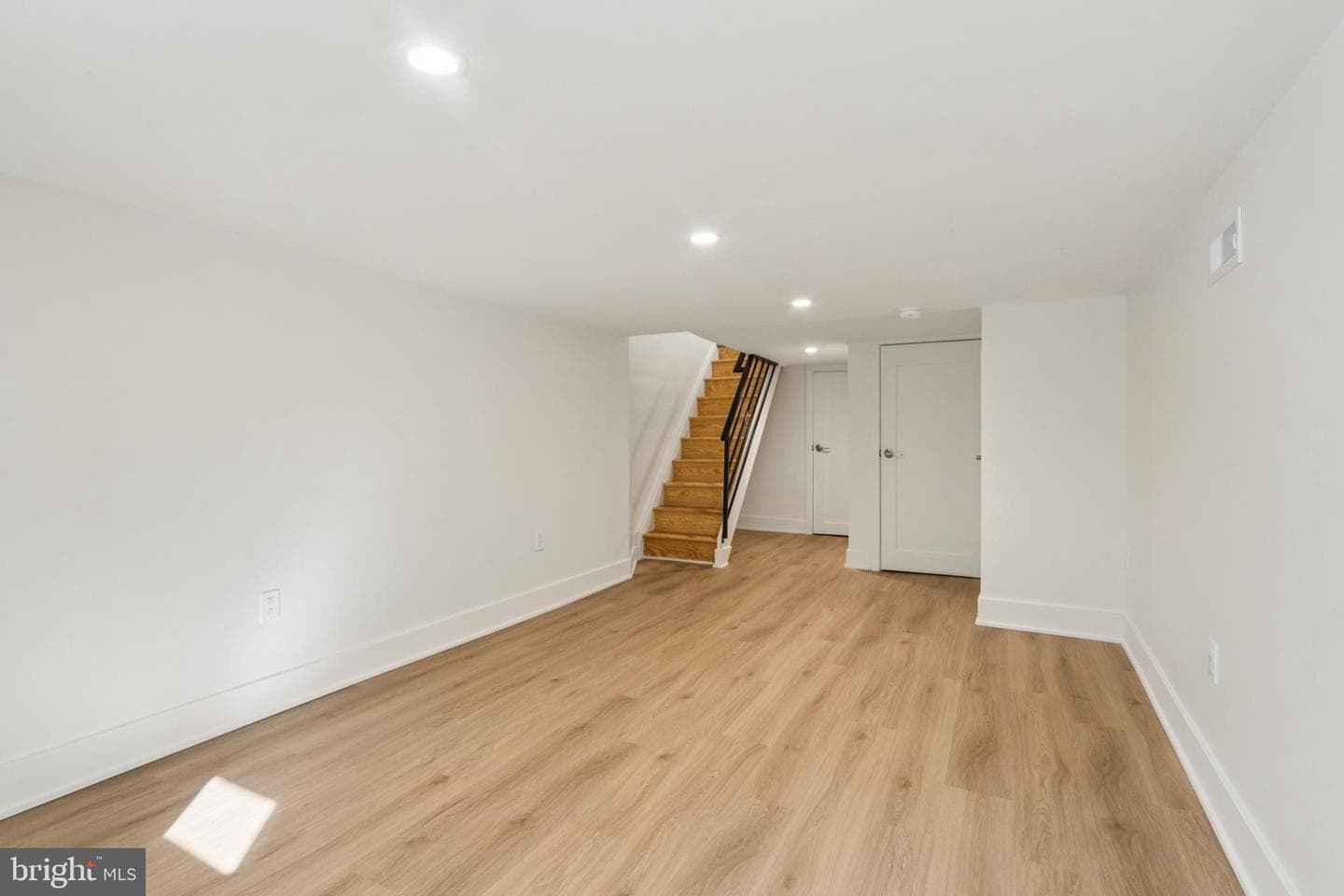 2441 S Clarion Street photo 30