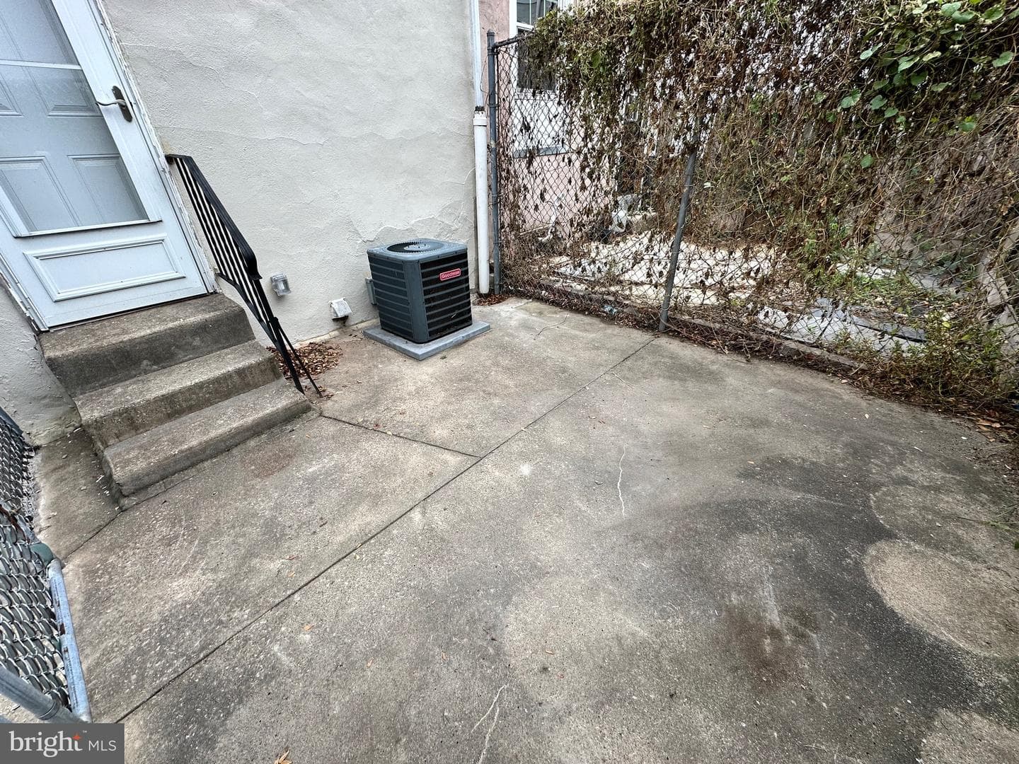 2633 Janney Street photo 32