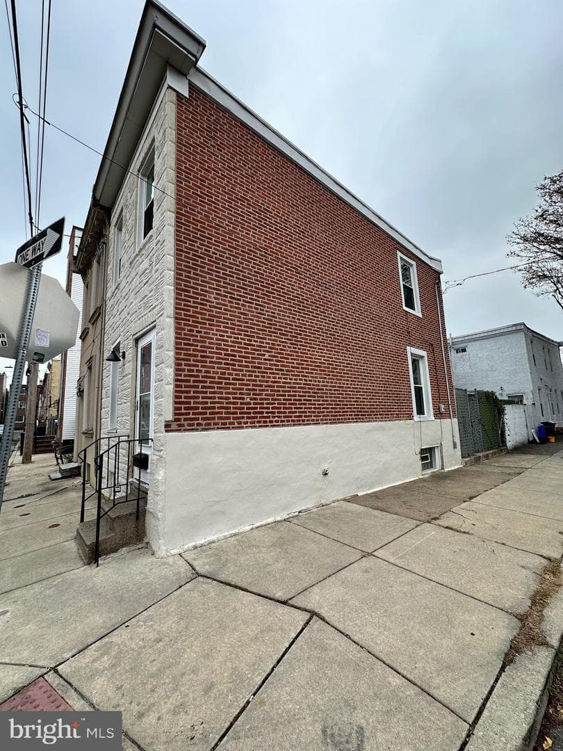 2633 Janney Street photo 4