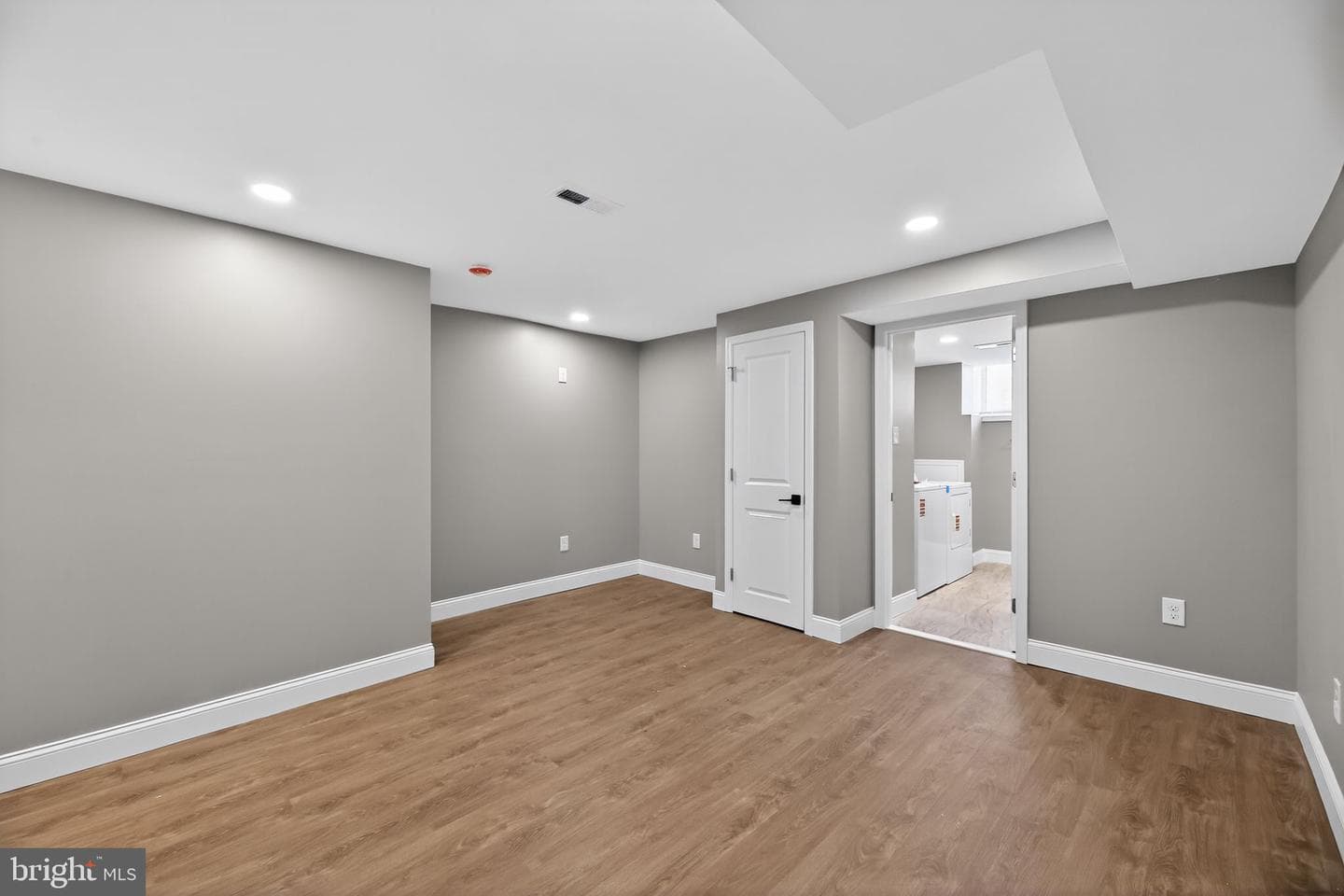 6728 Guyer Avenue photo 21
