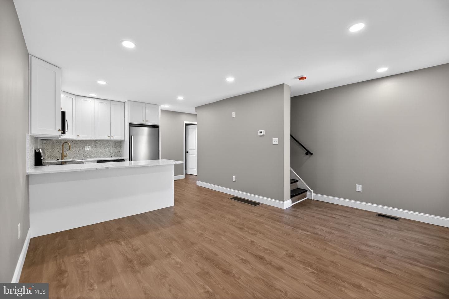6728 Guyer Avenue photo 4