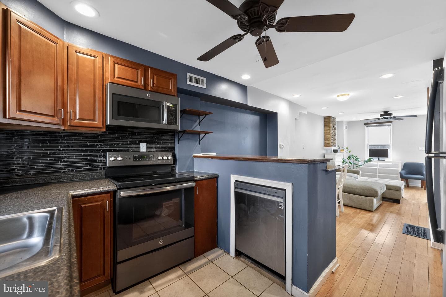 2141 E Albert Street photo 5