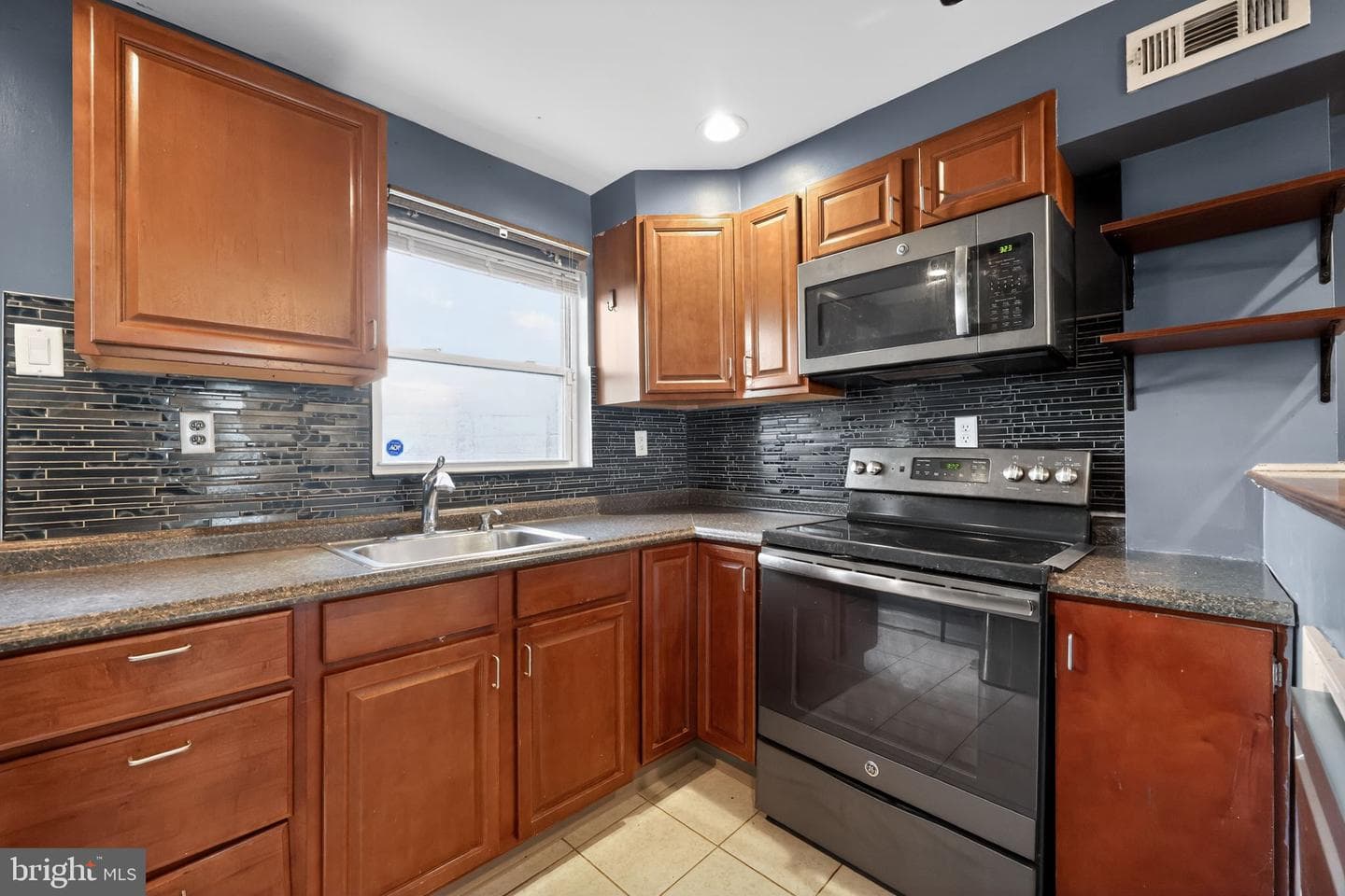 2141 E Albert Street photo 6