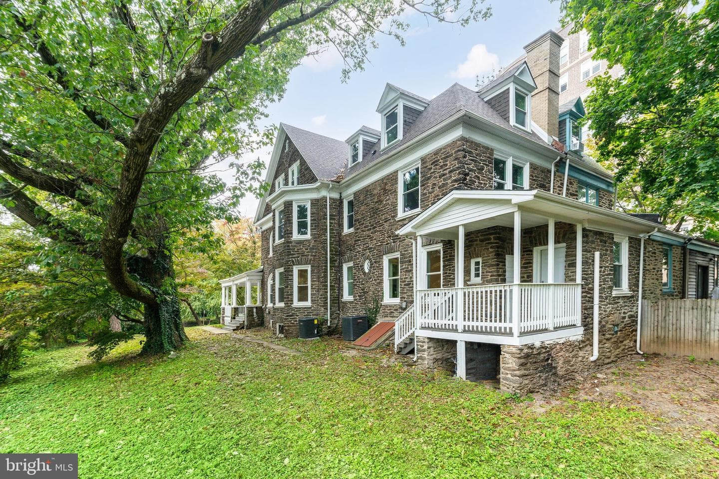 6623 Mccallum Street photo 5