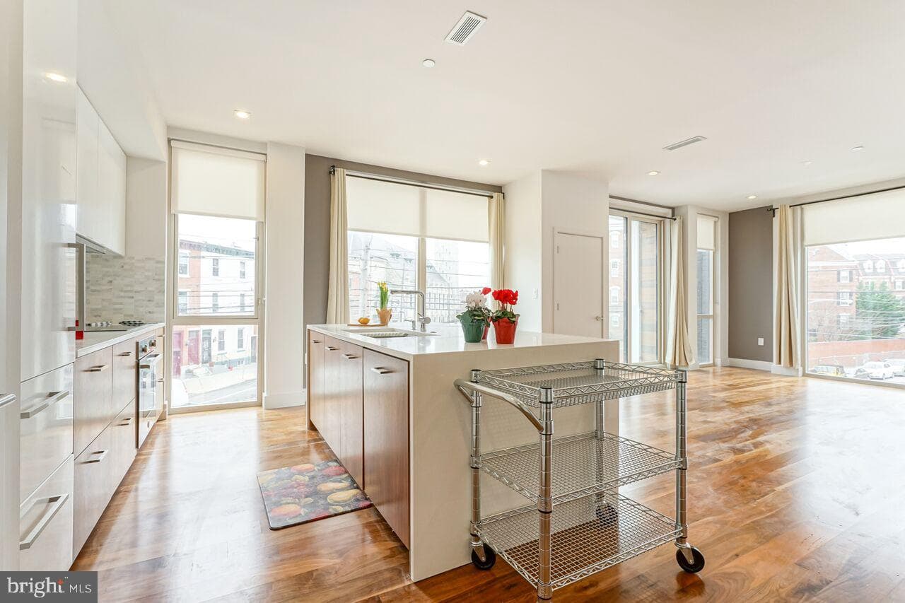 621 S 24th Street #206, Philadelphia